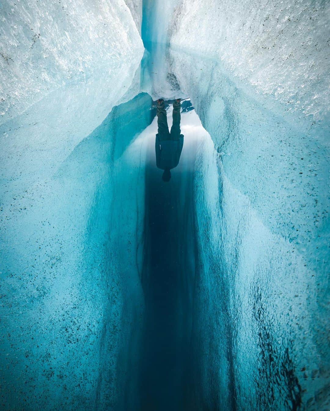 エラッジ・バルデのインスタグラム：「Icy Mirror...   Reflections of @elladjbalde on the Athabasca Glacier during a hike last month.   #columbiaicefields #jaspernationalpark #athabascaglacier #elladjbalde #cryophiliaproject #cryophilia」