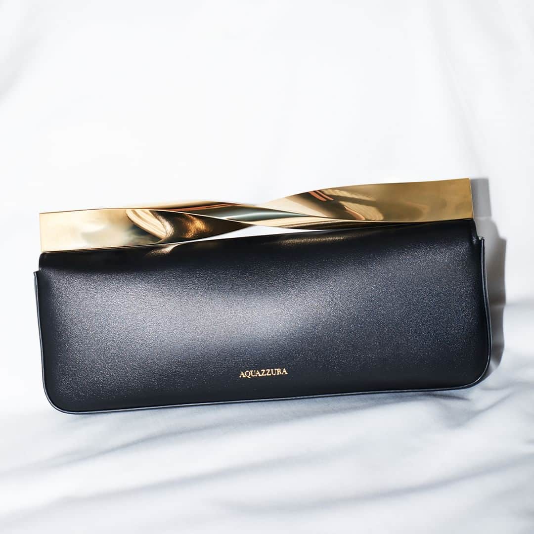 Aquazzuraのインスタグラム：「The bag of the season. Introducing Twist Shoulder E/W, the ideal shoulder bag for around-the-clock use. Discover online at aquazzura.com   #AQUAZZURA  #AQUAZZURABags」