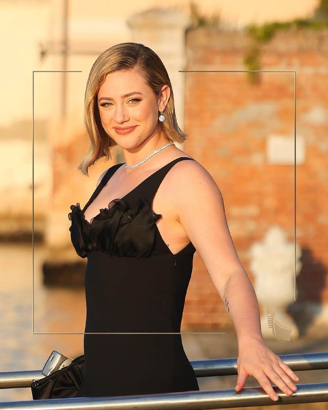 ショパールのインスタグラム：「@lilireinhart caught everyone’s attention on the #VeniceFilmFestival red carpet with her tasteful choice of gown and #Chopard High Jewellery. #ChopardLovesCinema #ChopardDiamonds #TheRedCarpetJeweller #BiennaleCinema2023 #Venezia80 #LaBiennaleDiVenezia #BiennaleCinema #RedCarpet #HighJewelry」