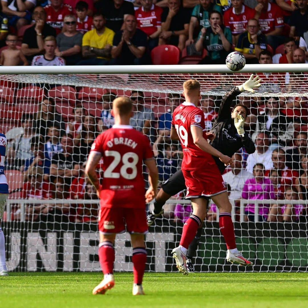 アスミル・ベゴヴィッチのインスタグラム：「A big win for the team today! A nice way to go into the international break. Brilliant travelling support as always. 🔵⚪️🆎🧤  @officialqpr @ab1gk」