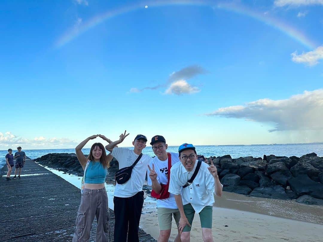 ビビる大木さんのインスタグラム写真 - (ビビる大木Instagram)「アロハ〜🌈🌈  見ていただき感謝感謝です。 🤓🤓㊗️㊗️🌈🌈  #有吉の夏休み  #ハワイ #hawaii  #ワイハー #散歩 #スムージー #こんばんみ」9月3日 0時15分 - bibiruoki