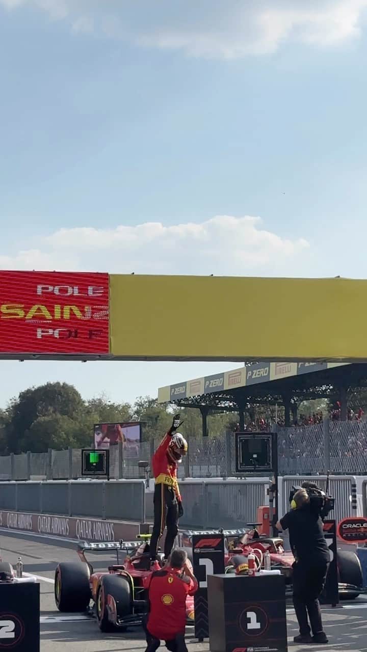 カルロス・サインツJr.のインスタグラム：「🇮🇹 Pole in Monza ragazzi!!  @scuderiaferrari」
