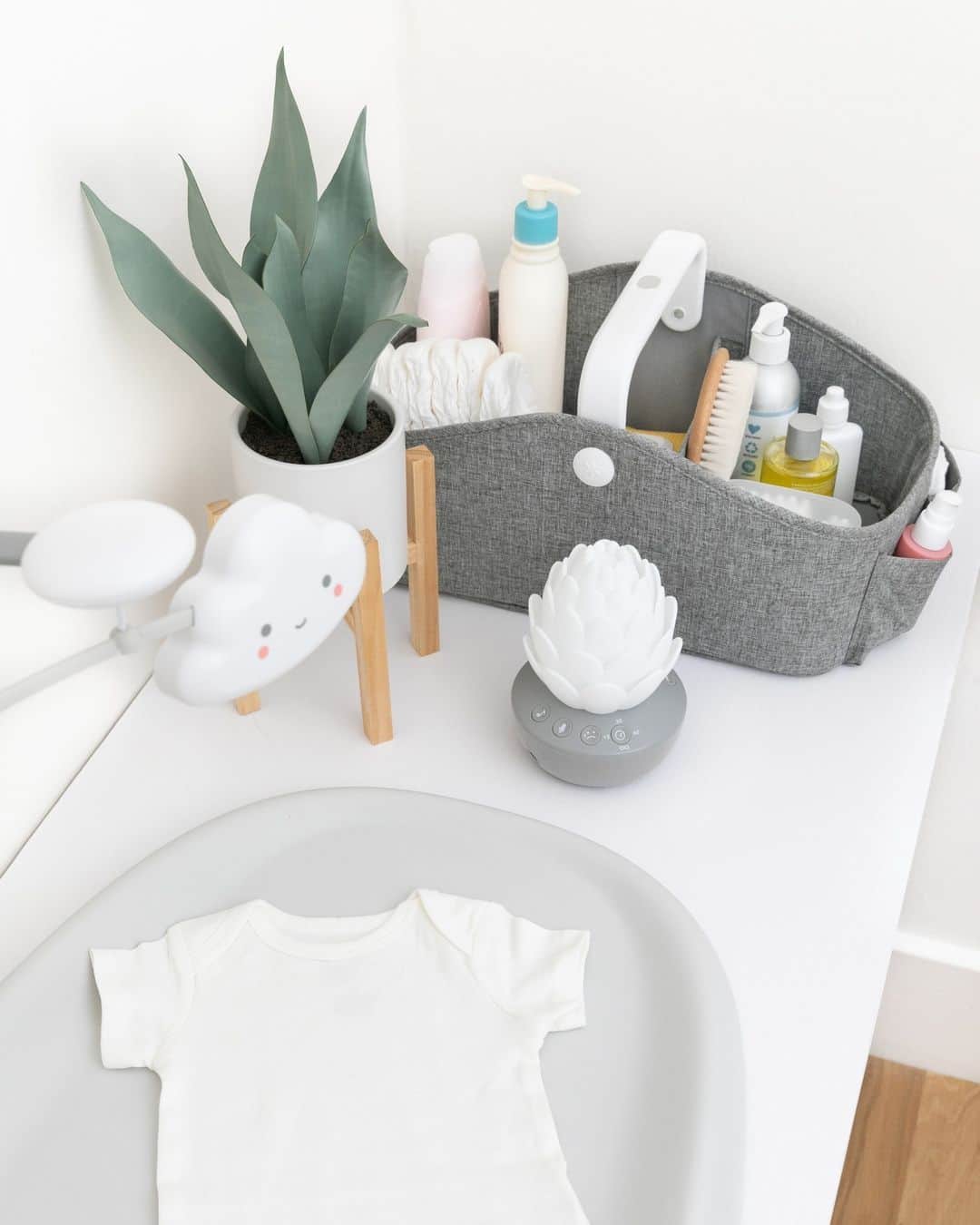 Skip Hopのインスタグラム：「Calling all parents-to-be! ☎️ Have you added our top registry must-haves to you list? 📝 Check out our stories for baby gear go-tos every new parent wants (and needs) ASAP!   #skiphop #musthavesmadebetter #nursery #babyregistry #registrymusthaves #newparent #babygear #changingtable #nurserygear」