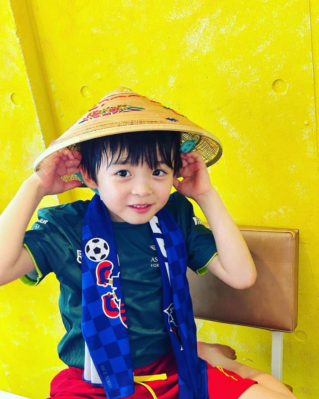 中岡由佳さんのインスタグラム写真 - (中岡由佳Instagram)「❇︎ 土曜日はNo scheduleにしていて、行きたい場所に行こうと、まずはランチから。遅い時間にベトナム料理屋さん。ベトナムに染まってみてからフォーをいただきました🥢久々のベトナムの味に私は大満足！だったけれど、子供達はちょっとまだ難しかったよう。もう少し大きくなったらこの美味しさがわかるはず😋 #nhavietnam  #Vietnam #lunch  #yummy」9月3日 0時43分 - yuka_nakaoka