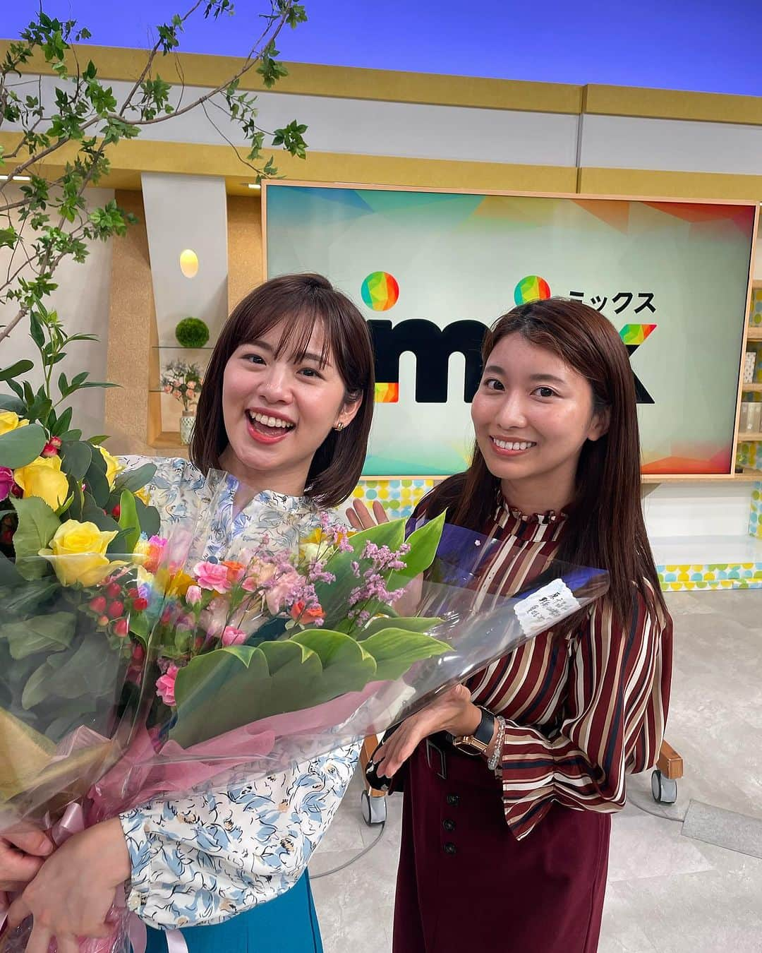 木村那津美さんのインスタグラム写真 - (木村那津美Instagram)「💐 2023.8.31 原千晶アナウンサー mix卒業💐  6年半勤めたtysを卒業します。 この知らせを聞いたとき、まさかと思いました。  なんとなく、 ずっといてくれると思ってたから。 だけど、どこかでもっと高い場所へ羽ばたくようなものも感じてはいました。  入社してすぐ出演したちぐまやで、 新入社員として紹介されたとき テレビなのに普段と全く変わらなくて。  人間どこかしら、自分をよく見せようとするところがあるはずなのに、 欲がないのか全くそのいやらしさを感じなかった。  ここまですのまま、ありのまま テレビに出られる人も少ないんじゃないかな。  ちゃらんぽらんに見えて 実は努力家で。 いつも彼女の周りには笑顔が咲いていました。  とびきりの明るさは天性のものよね。  送り出すのは寂しいけど、 しっかり東京で頑張って 私たちのことなんて忘れるくらい 羽ばたいてほしい。 いや、でもちょっとは 思い出してほしいかも。笑  社会人になって 初めてできた後輩は、年上で とっても明るくて素直で、 思いやりのある可愛いひとでした🥺  またどこかで！」9月3日 0時58分 - natsumi_kimura1018