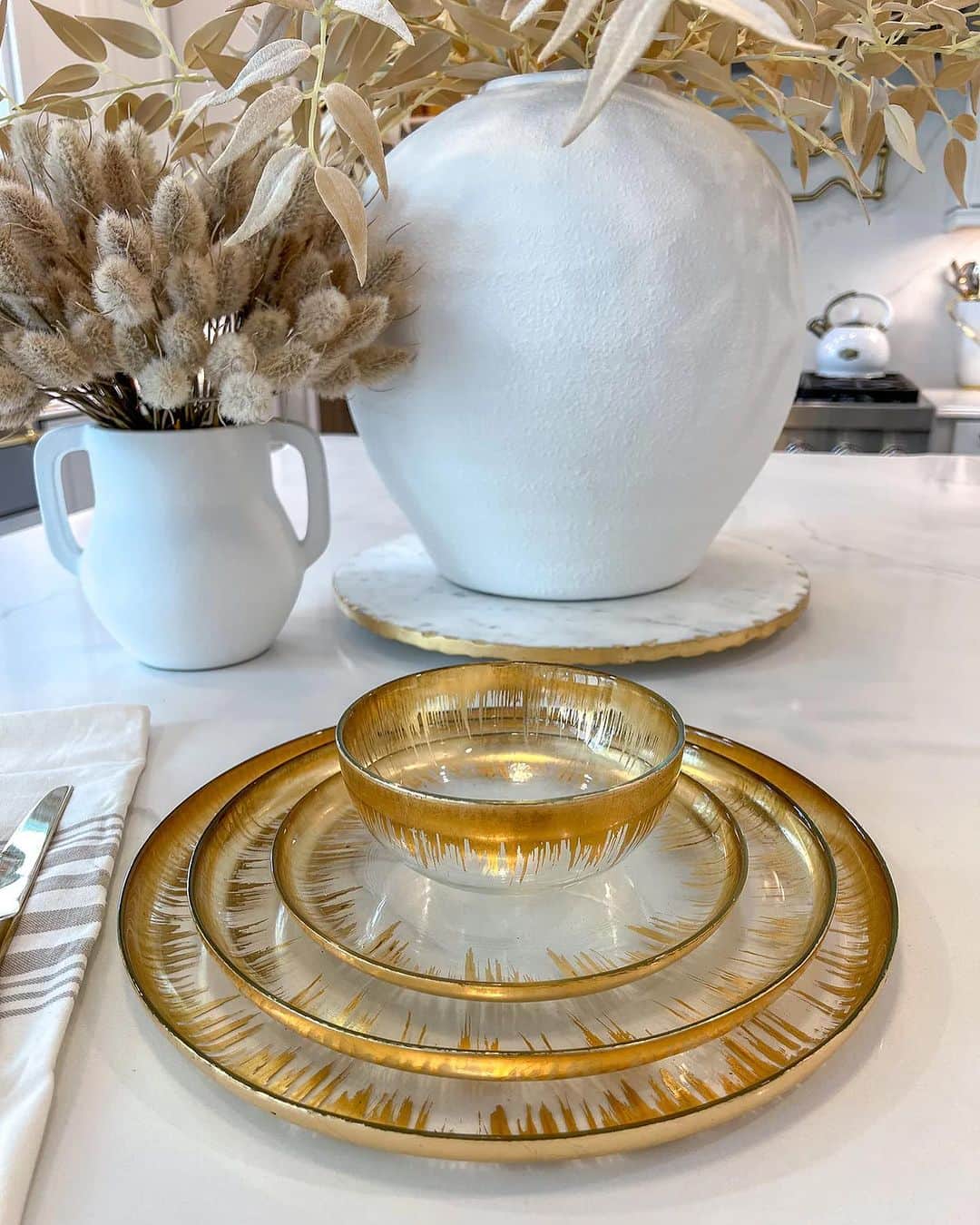 のインスタグラム：「Are you ready for Fall dinner party festivities?🍂🍽️ We recently dropped a gorgeous collection of dinnerware! Cutlery, tumblers, glasses, plates, cake stands and more all await you at inspiremehomedecor.com link in bio✨」