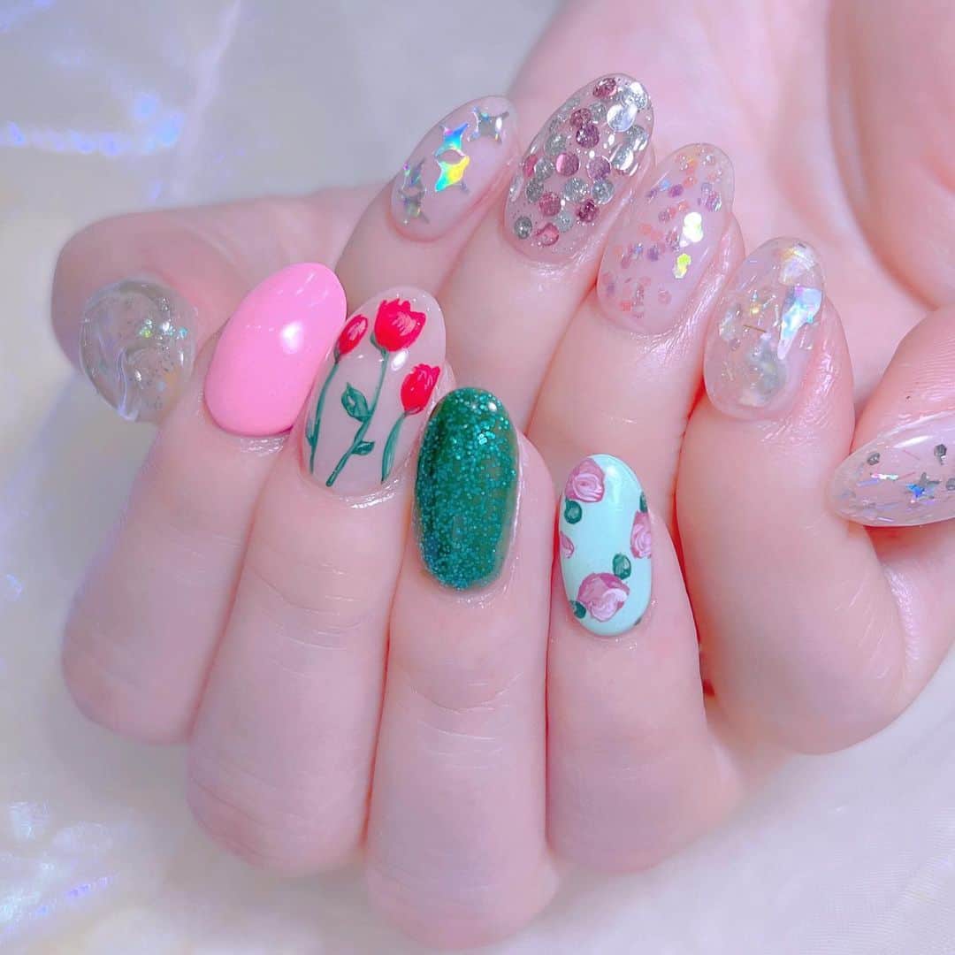 なかやまちえこのインスタグラム：「詰め込みネイル🌷⠀ ⠀ @kyarypappa ちゃん⠀ 10本デザイン違いです♡⠀ ⠀ #nail #nails #nailart #ネイル #美甲 #ネイルアート  #japanesenailart #manucure #japanesenails #manicurist #gelnails #أظافر #네일아트 #미용  #เพ้นท์เล็บ #artedeuñas #เพ้นท์เล็บเจล #ジェルネイルデザイン #ネイルデザイン #nagelkunst #詰め込みネイル @aby_sharenail」