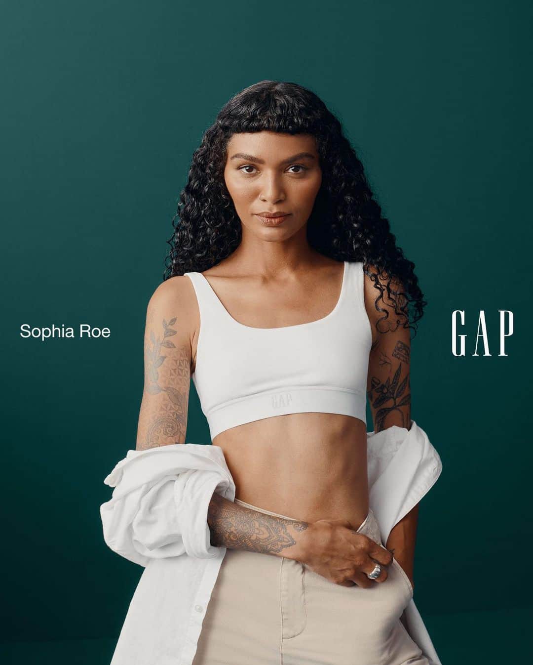 GAPのインスタグラム：「Sophia Roe. Chef. Host. Producer. Writer. . Forever Original. This James Beard Award winner makes the food you want to eat, but she also asks the questions nobody else is asking. A food-justice advocate, an activist, a chef — Sophia leaves no crumbs.」