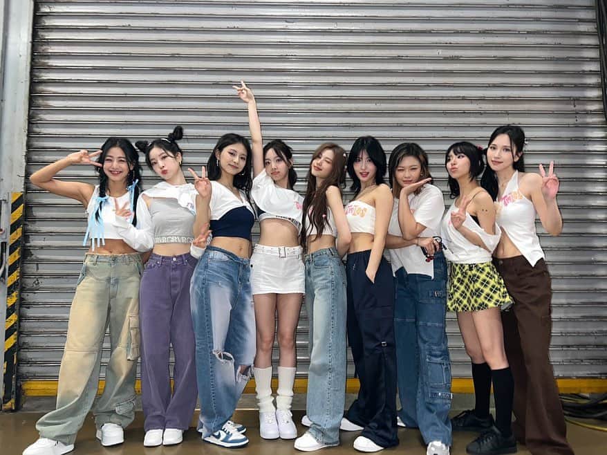 TWICEのインスタグラム：「TWICE 5TH WORLD TOUR 'READY TO BE' IN #SINGAPORE - DAY 1  Hey ONCE all around the world🍭 We are finally back with our TWICE 5TH WORLD TOUR 'READY TO BE'🔥Yay! The first day of the second leg of TWICE 5TH WORLD TOUR 'READY TO BE' has begun! We are so glad we could kick off the second leg of the tour in this beautiful city, Singapore ❤️ Can't wait to see you all again tomorrow, and please get ready to play hard with us!  #TWICE #트와이스 #READYTOBE #TWICE_5TH_WORLD_TOUR」
