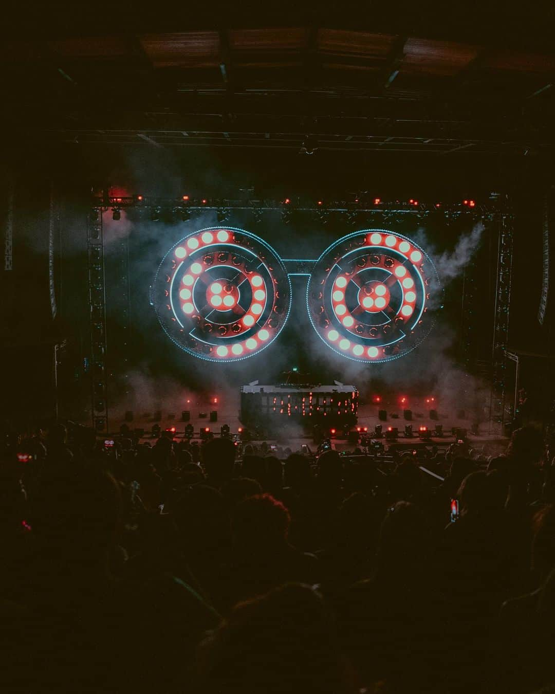 REZZさんのインスタグラム写真 - (REZZInstagram)「REZZ ROCKS 2023. I have no words. One of the most insane weekends of my entire life! Thanks so much to every single person who flew out, bought a ticket and attended these sensational two nights. Shout out to my team for smashing the production I am so proud and impressed with everyone involved. Red rocks experienced “the spectacle” first!  Footage by @tessapaisan and @ragin__gagin」9月3日 1時17分 - officialrezz