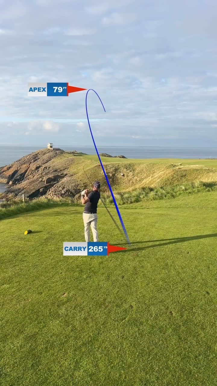GazGShoreのインスタグラム：「Little trip to wales to play @nefyngolfclub and WOW didn’t disappoint is there more courses like this down here 😲😍🏌️‍♂️🏴󠁧󠁢󠁷󠁬󠁳󠁿💥 Over the cliff this was defo my hole 🏌️‍♂️🔥 Would you get it over the cliff ?? 🏌️‍♂️」