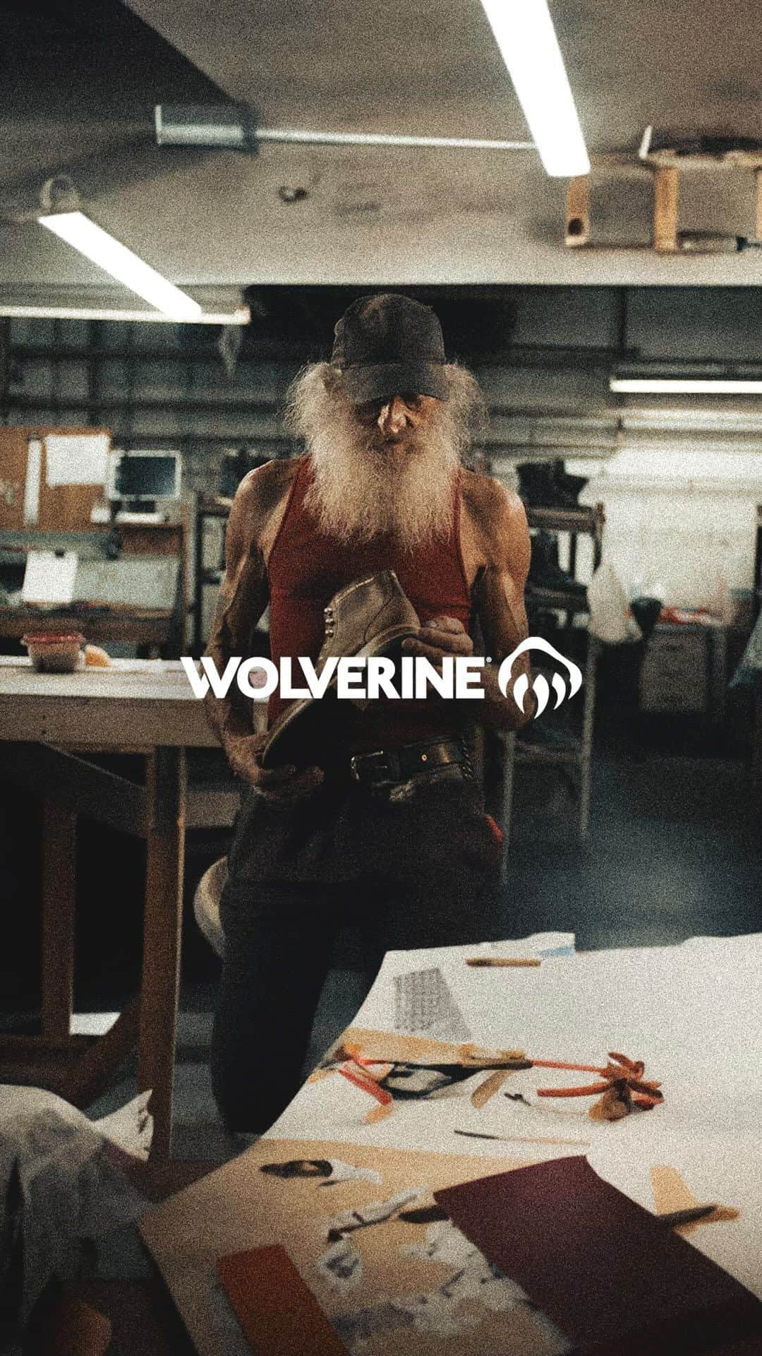 ティム・ケンプルのインスタグラム：「I’m really excited to share a special director’s cut from several shoots for @wolverineboots spanning months of work. We captured real people, real work, real sweat on location in #Kentucky,  #Michigan, #Arkansas, #Texas, #Montana, and more. From the crew on the ground to the effort in the studio it was ‘team first’ all the way around. The best kind of filmmaking.   Happy Labor Day everyone and Thank You to everyone that’s up and making as the sunrise hits.   ‘6am in America’ Labor Day 2023  Client: @wolverineboots Agency: @camp4collective Directed: @timkemple  Written: @timkemple @mikejhopkins  Edited: @g.maner 💪🏽💪🏽 @timkemple @dicksflicks  DP: @bchendrix  ACs: @dizzyfilms_ @alexigidbashian  Produced: @cynthiamartinezmeh 🙏🙏🙏 So many local grips, gaff, PAs, and more! Supervised: @utahpowdergirl @madi__bee @reddigitalcinema  @pstechnik」