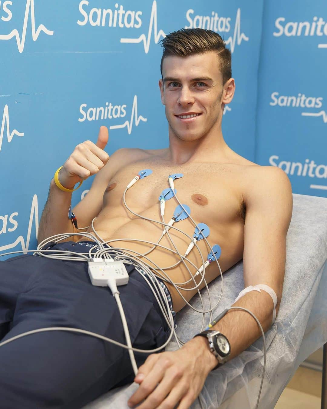 ガレス・ベイルさんのインスタグラム写真 - (ガレス・ベイルInstagram)「10 years today since I signed for @realmadrid and had my presentation at the Santiago Bernabéu. Amazing memories of a surreal day 🏆」9月3日 1時41分 - garethbale11