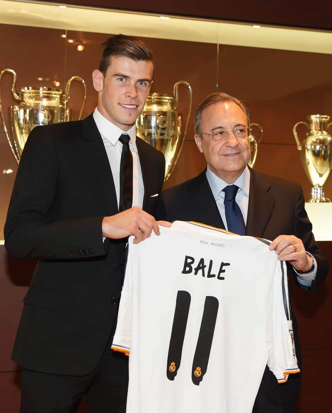 ガレス・ベイルさんのインスタグラム写真 - (ガレス・ベイルInstagram)「10 years today since I signed for @realmadrid and had my presentation at the Santiago Bernabéu. Amazing memories of a surreal day 🏆」9月3日 1時41分 - garethbale11