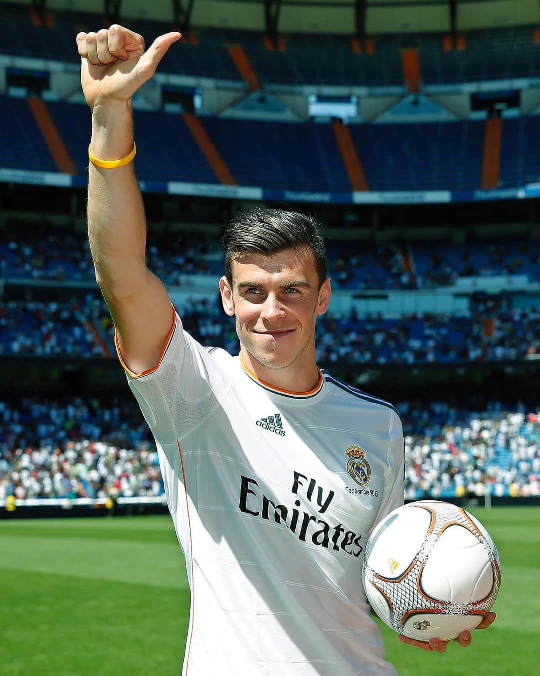 ガレス・ベイルさんのインスタグラム写真 - (ガレス・ベイルInstagram)「10 years today since I signed for @realmadrid and had my presentation at the Santiago Bernabéu. Amazing memories of a surreal day 🏆」9月3日 1時41分 - garethbale11