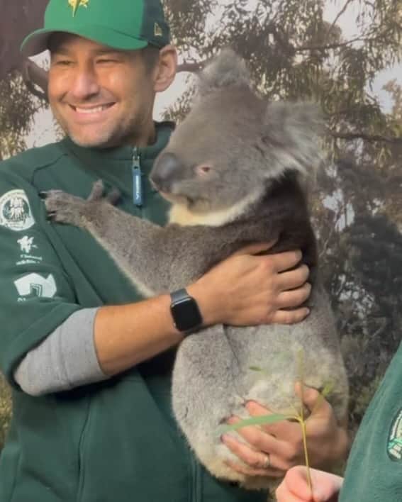 エミリー・スワローのインスタグラム：「This guy. Whether he’s cradling a koala or @normajeanmeatballs, he is my favorite guy. Today is his birthday, and I am so frickin’ happy to celebrate him. He is my rock, my partner, my fellow conspirer in goofiness. He inspires me daily to live a life of faith and hope and JOY. He recently did an incredible interview with our friend @stizzr for her @citizen.sister podcast.  If you want to learn a little more about how extraordinary he is, take a listen ❤️  Happy Birthday, my love.  #happybirthday #koala #normajeanmeatballs #arthurmillerthepugabull」