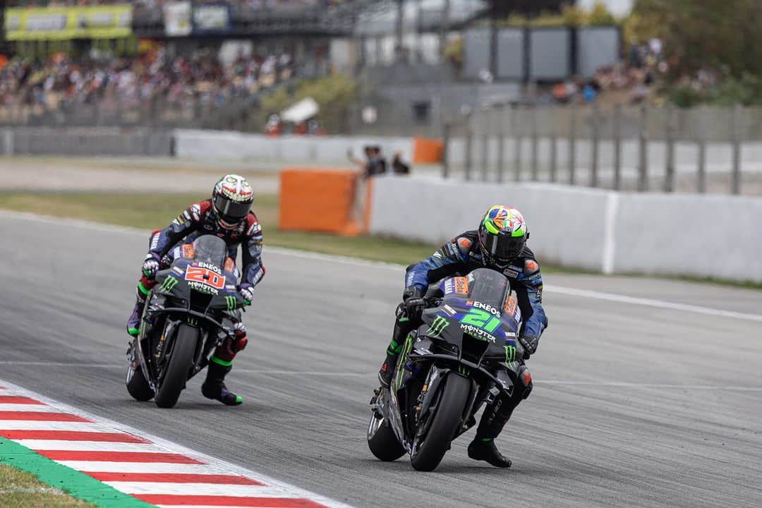 YamahaMotoGPさんのインスタグラム写真 - (YamahaMotoGPInstagram)「💬 @frankymorbido, Catalan GP - Sprint Result - 15th:  "First of all, I got lucky in the first corner. I saw Fabio jetting past in front of me. I was lucky enough to avoid a crash and everything, I’m happy about that. After that, I was engaged in the race. I was battling with two KTMs and, finally, I was able to arrive in front of them."  #MonsterYamaha | #MotoGP | #CatalanGP」9月3日 1時59分 - yamahamotogp