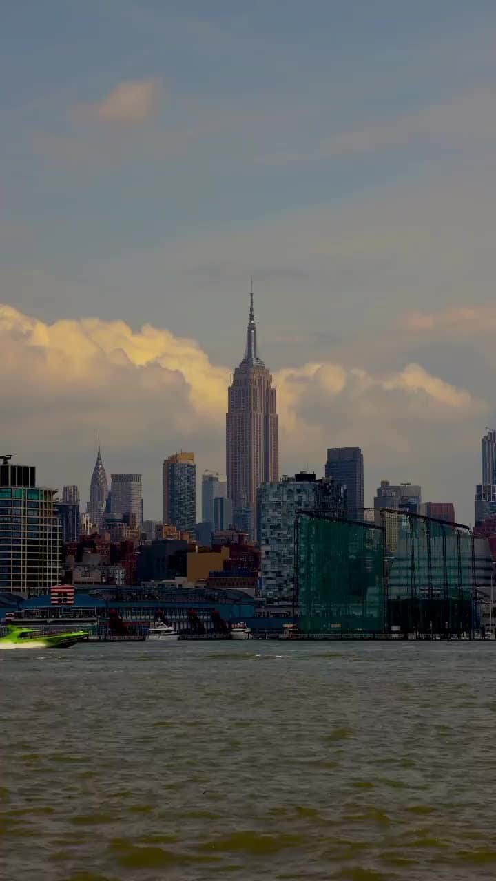 Empire State Buildingのインスタグラム：「What's the rush? I'm not going anywhere    📷: @_nazlizeynepn」