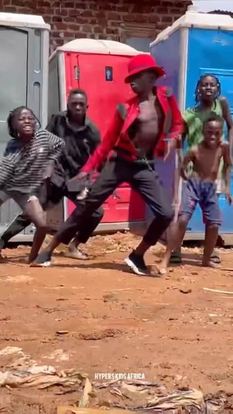 マイケル・ジャクソンのインスタグラム：「This group has some next level moves! Hats off to the incredible dancers at @hyperskidsafrica for absolutely nailing this routine to Michael’s ‘Smooth Criminal’. Michael Jackson’s legacy continues to inspire jaw-dropping performances from the most talented people in the world.   #michaeljackson #smoothcriminal #mjdance #michaeljacksonforever」