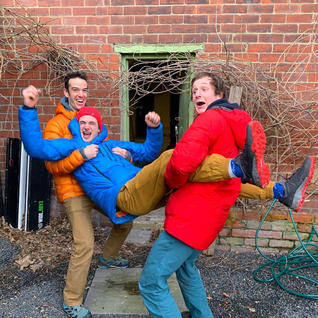 のインスタグラム：「The King of climbing came to The Cellar 😳💥  The full film about @adam.ondra 's Cellar visit will premiere tomorrow night (Sunday 3rd Sep) at 7pm UK time, on the @wide_boyz Youtube Channel. Head over and set yourself a reminder, you don't want to miss it!  The full Peak District crack visit will show on the @adam.ondra Youtube Channel on Monday 4th of September.  To warm you up, check out our JUST RELEASED video which does a deep dive into what 'could' happen and also gives a few little spoilers 😉  #crackisback」