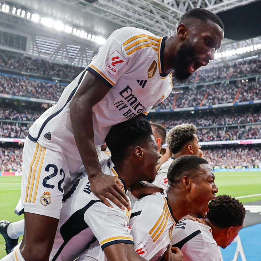 アントニオ・リュディガーさんのインスタグラム写真 - (アントニオ・リュディガーInstagram)「New stadium, same vibe - we will always fight till the end 👊🏾🔥💥 ¡Hala Madrid! #Hustle #AlwaysBelieve」9月3日 2時18分 - toniruediger