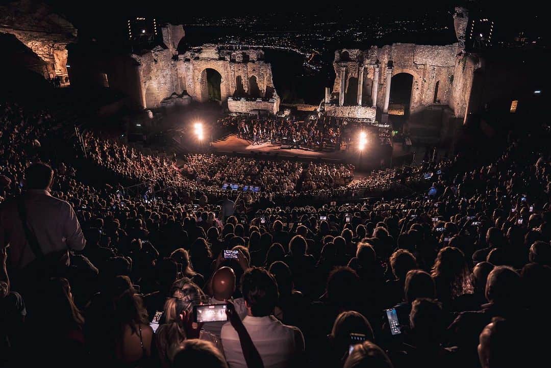 アンドレア・ボチェッリさんのインスタグラム写真 - (アンドレア・ボチェッリInstagram)「Teatro Antico di Taormina, 1st night  photo: @lorenzo.montanelli」9月3日 2時29分 - andreabocelliofficial