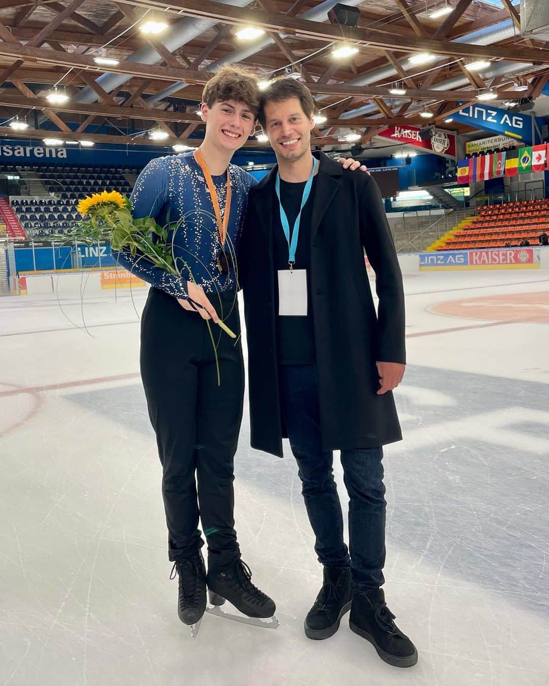 ヴィクトール・ファイファーのインスタグラム：「Congrats to @beck_s_sk8s on a Bronze medal finish at the jgp in Linz! Great performance and great fight! Thanks to everyone on the team who helped! @pi_skating」