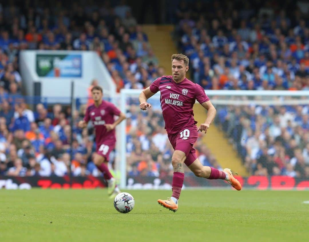 アーロン・ラムジーさんのインスタグラム写真 - (アーロン・ラムジーInstagram)「Got some work to do after the international break. Thanks again to all the fans that came in numbers again today 🙌🏼👏🏼 @cardiffcityfc」9月3日 2時52分 - aaronramsey