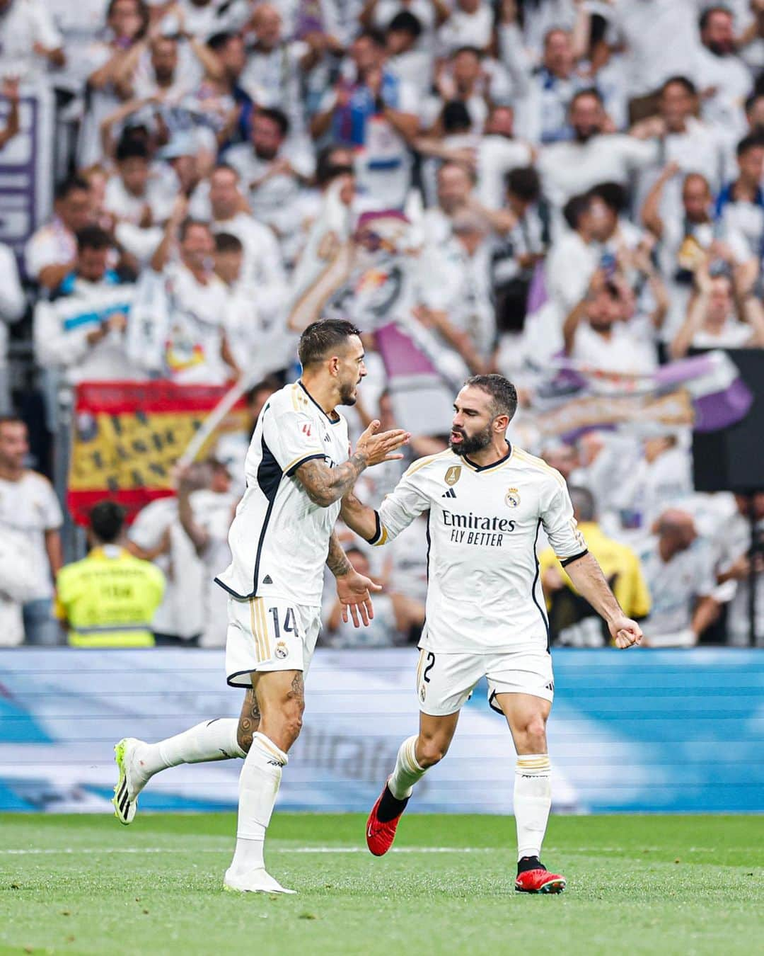 ホセ・ルイス・サンマルティン・マトさんのインスタグラム写真 - (ホセ・ルイス・サンマルティン・マトInstagram)「Vuelta a casa ¡Hala Madrid! 🤍」9月3日 2時55分 - joselumato