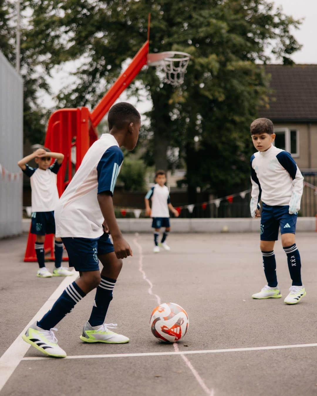 アヤックス・アムステルダムさんのインスタグラム写真 - (アヤックス・アムステルダムInstagram)「Inspiring the future at the A. Nouri Plein. ⚽️ #ForTheFuture」9月3日 3時10分 - afcajax