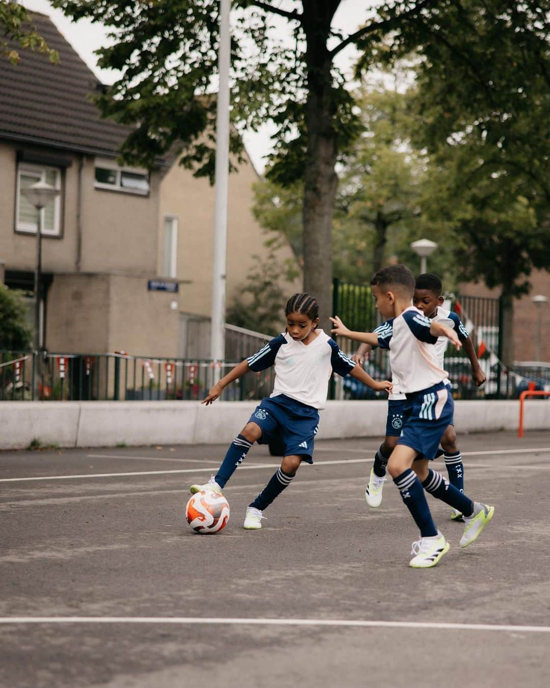 アヤックス・アムステルダムさんのインスタグラム写真 - (アヤックス・アムステルダムInstagram)「Inspiring the future at the A. Nouri Plein. ⚽️ #ForTheFuture」9月3日 3時10分 - afcajax