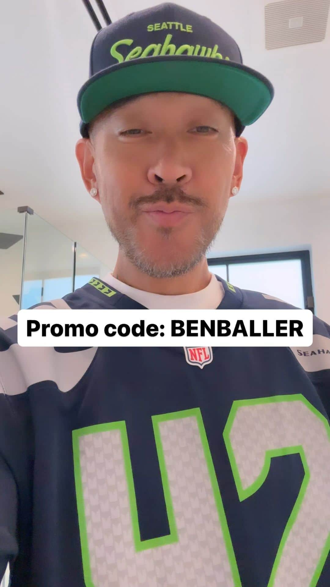 ベン・ボーラーのインスタグラム：「As a bettor, you demand perfection, and MyBookie delivers. NFL, College Football and a brand-new cashout system give you options to bet and win….. all, season, long. First two legs of your parlay hit? Cashout early and use the funds on another bet, or let it ride for the chance at a bigger payday! Join the MyBookie family for an entire season filled with odds boosts, free bets, and super contests. This season has MyBookie a no-strings attached cash bonus that lets you deposit and withdraw, quick. Use promo code: BENBALLER on a deposit of $50 or more, and you can receive up to $200 in cash, instantly to your MyBookie account. Bet your deposit amount once, and you’re ready to cashout at any time, again that’s promo code BENBALLER to claim your cash deposit bonus You can bet anything, anytime, anywhere... only with MyBookie. LINK IN BIO 🏈💰💵💸」