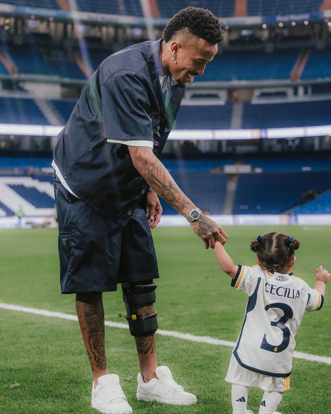 のインスタグラム：「Dia de voltar ao Bernabeu com minha princesa! ❤️🥰」