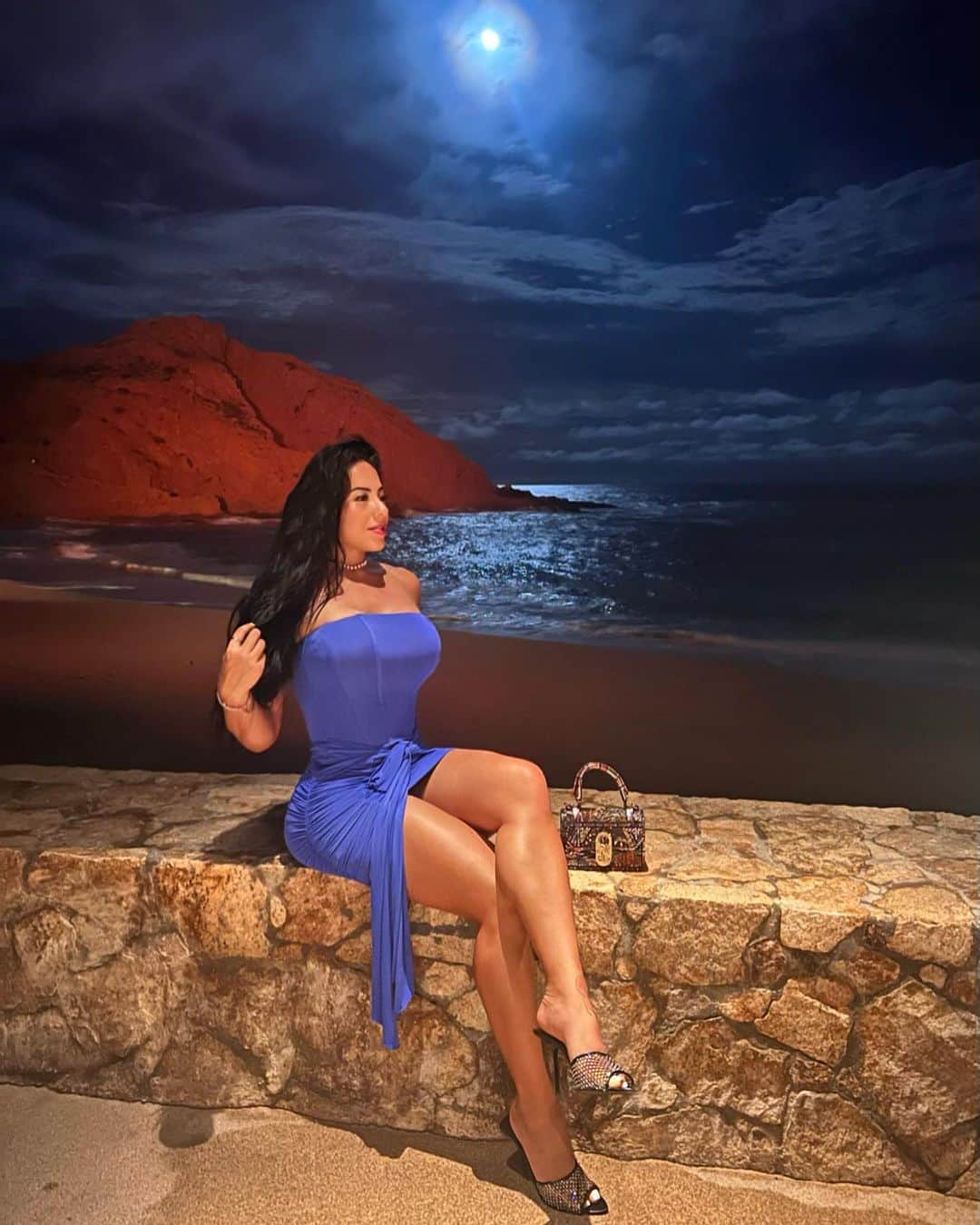 Eri Antonさんのインスタグラム写真 - (Eri AntonInstagram)「Remember to live……. 🌙✨💙 Last night an amazing dinner under the moonlight at📍Marea at Montage Cabo San Lucas @montageloscabos  #cabo」9月3日 3時39分 - erianton_