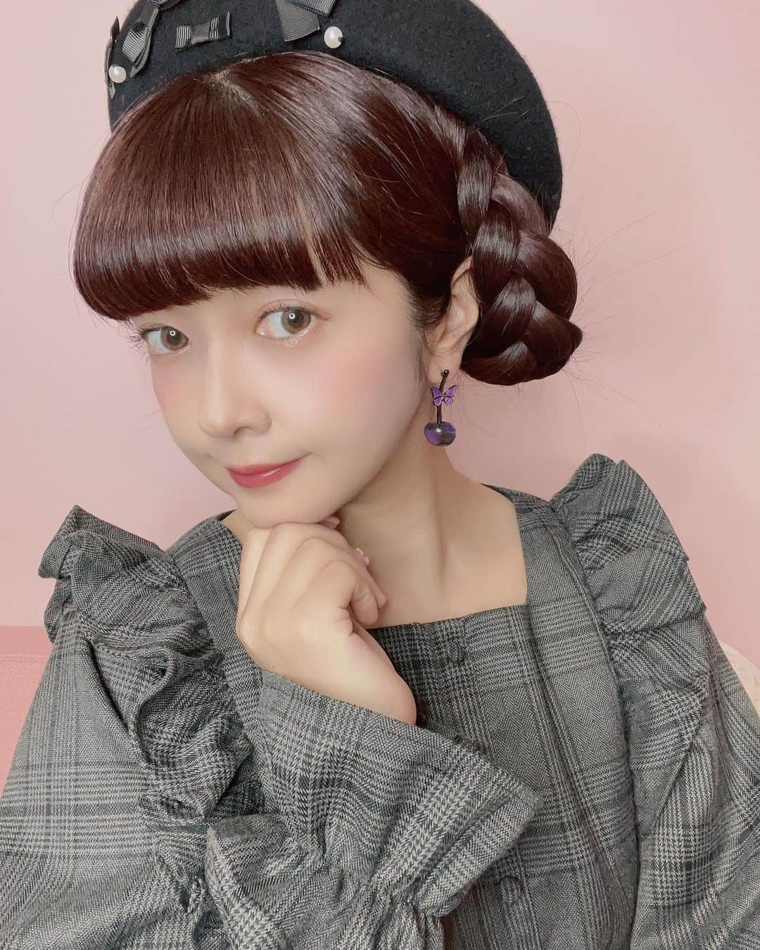 青木美沙子さんのインスタグラム写真 - (青木美沙子Instagram)「ANNA SUIさんのチェリーモチーフのピアス🦋 少し毒のあるデザインで、左右違く、 チェリーのまわりに蝶々や蛇が🦋🐍  9月に入り、ハロウィン時期なので、 少しダークカラーのお洋服と合わせてつけたいなと思います 🖤 @annasui_japan   #アナスイ #annasui  #チェリーピアス」9月3日 14時43分 - misakoaoki