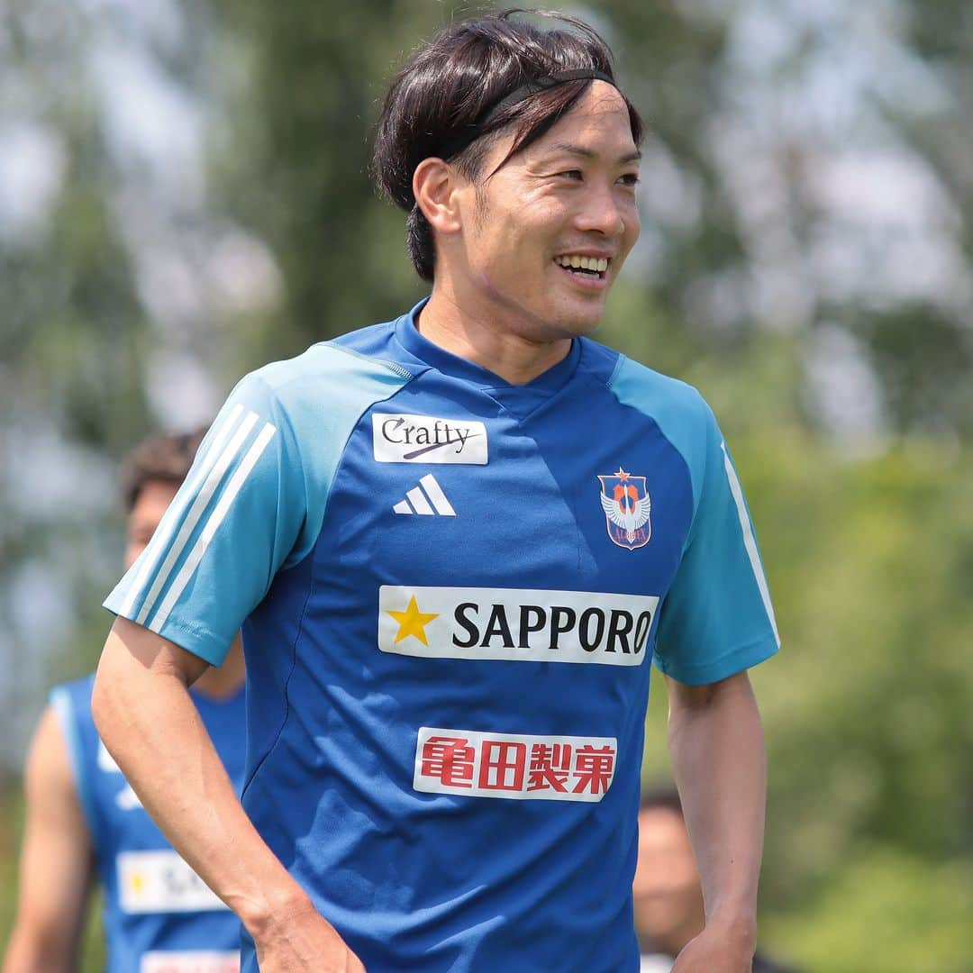 アルビレックス新潟のインスタグラム：「選手の練習風景をお届け❣ 今日の三人目は＃星雄次選手🌟 いつも笑顔で穏やか😊 何枚目の星選手が好きですか❓ #albirex #アルビレックス新潟」