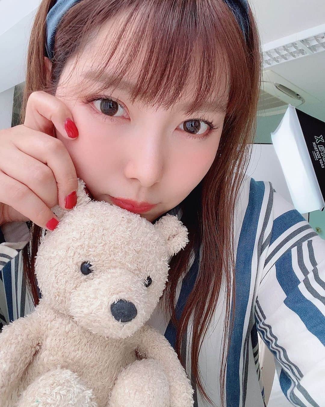 高田世莉菜のインスタグラム：「昨日涼しかったのに今日は暑い🔥 本日はカメラマンして来ます📸🎵 室内で良かった🥵溶ける気温☀️ 久しぶりすぎて自分のカメラでちゃんと撮れるか不安ですが…頑張ろ👍」
