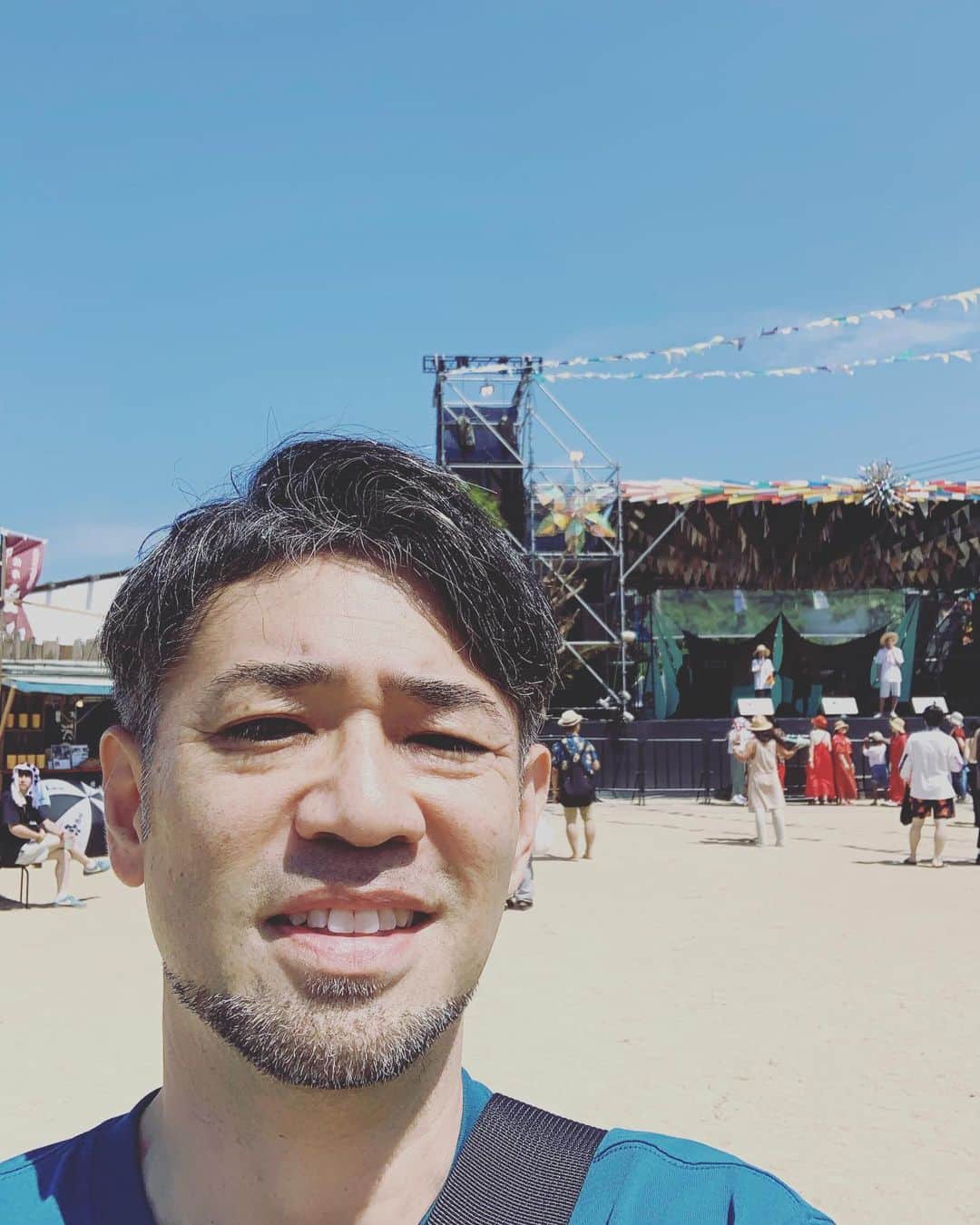 河口恭吾のインスタグラム：「福岡　糸島サンセットフェスに出演します。  暑すぎる… 4時過ぎからやります。  会場来てる方いたらぜひ！  夕凪ステージという小ぶりなステージでサックスの浦ヒロユキさんと一緒にライブです。  海がキレイだが、クラゲが出てるので入れないそうです。  #糸島　#糸島サンセットフェス #夏フェス  #」