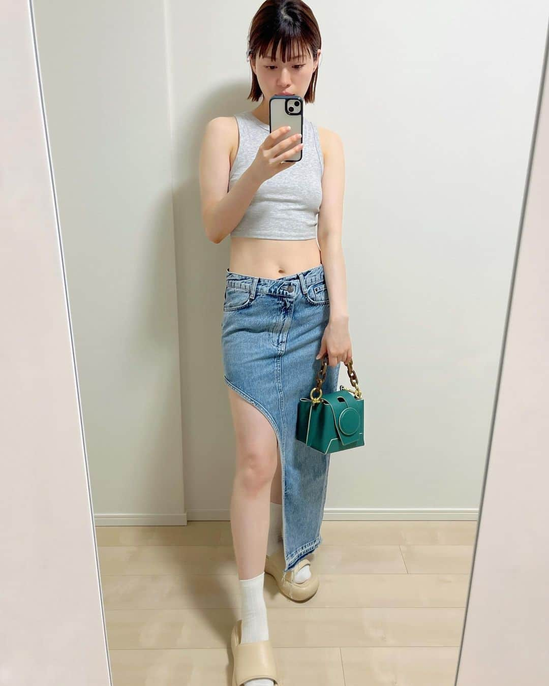 笹口直子のインスタグラム：「まだまだ暑い9月。 早く秋服が着たい。  #denim #tank #yuzefi」