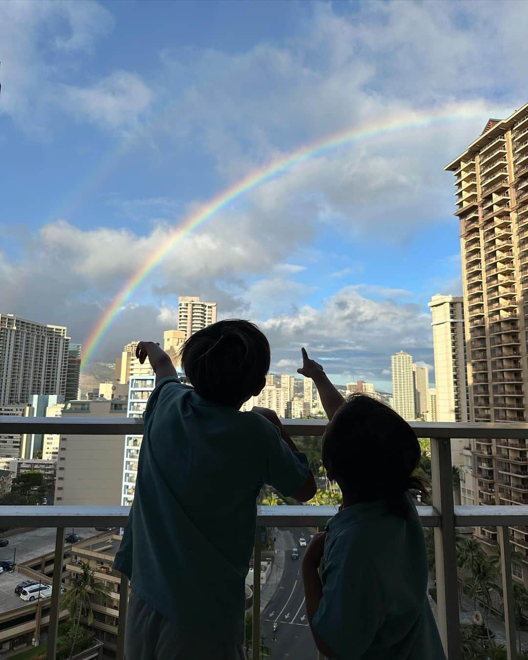 春名亜美さんのインスタグラム写真 - (春名亜美Instagram)「今回もW rainbowがお迎えしてくれました🌈🌈  #wrainbow #🌈🌈 #ll_旅記録 #ハワイ #hawaii #子連れハワイ #ダブルレインボー」9月3日 13時45分 - amiharunaami