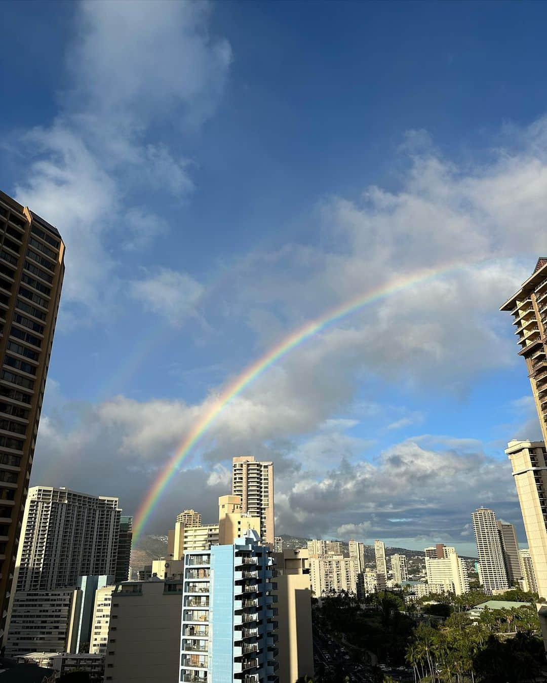 春名亜美さんのインスタグラム写真 - (春名亜美Instagram)「今回もW rainbowがお迎えしてくれました🌈🌈  #wrainbow #🌈🌈 #ll_旅記録 #ハワイ #hawaii #子連れハワイ #ダブルレインボー」9月3日 13時45分 - amiharunaami