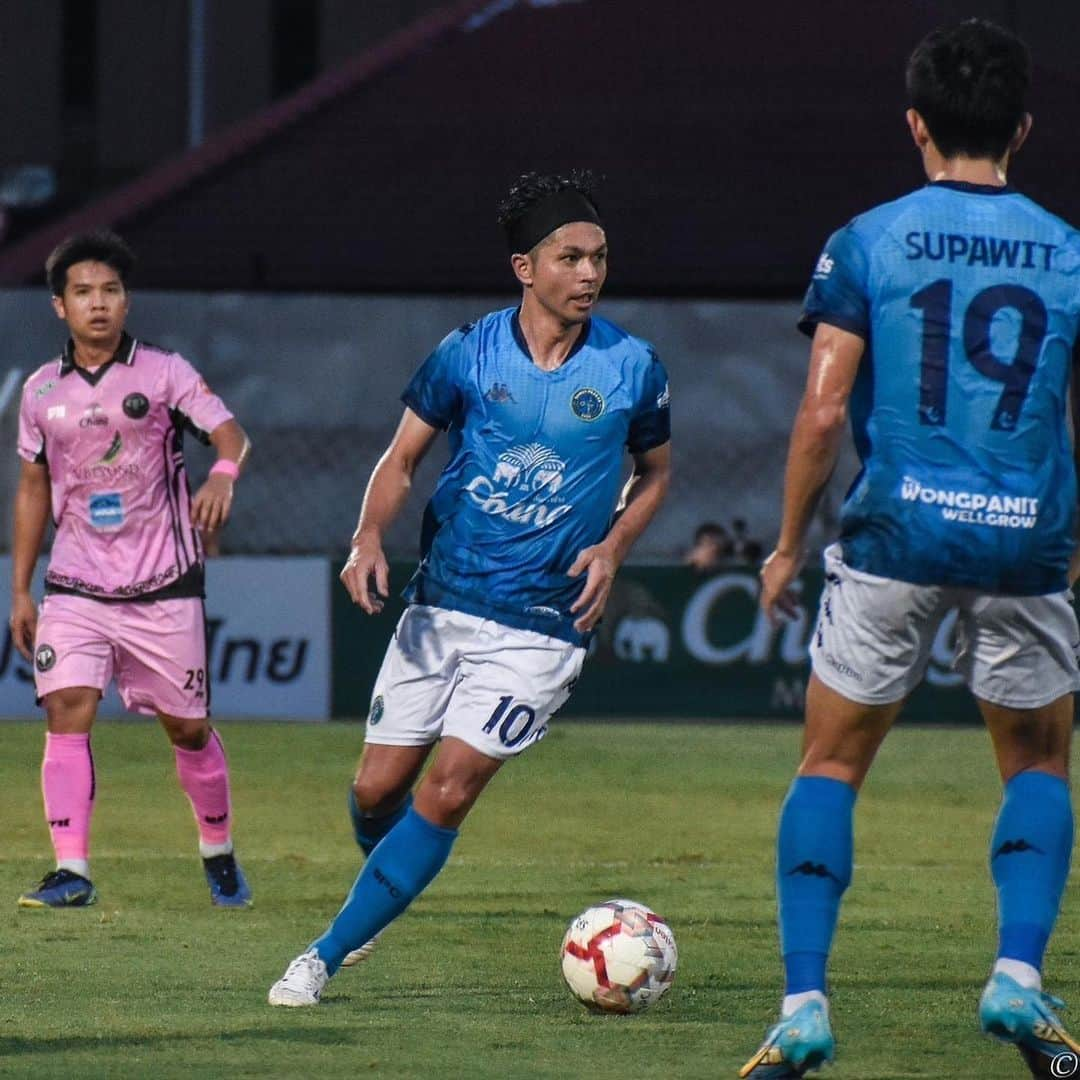 下地奨さんのインスタグラム写真 - (下地奨Instagram)「⚽️❤️🙏😌  #shoshimoji #ss10 @samutprakan_cityofficial  Cr 📸@thanan_tb」9月3日 13時45分 - sho_shimoji