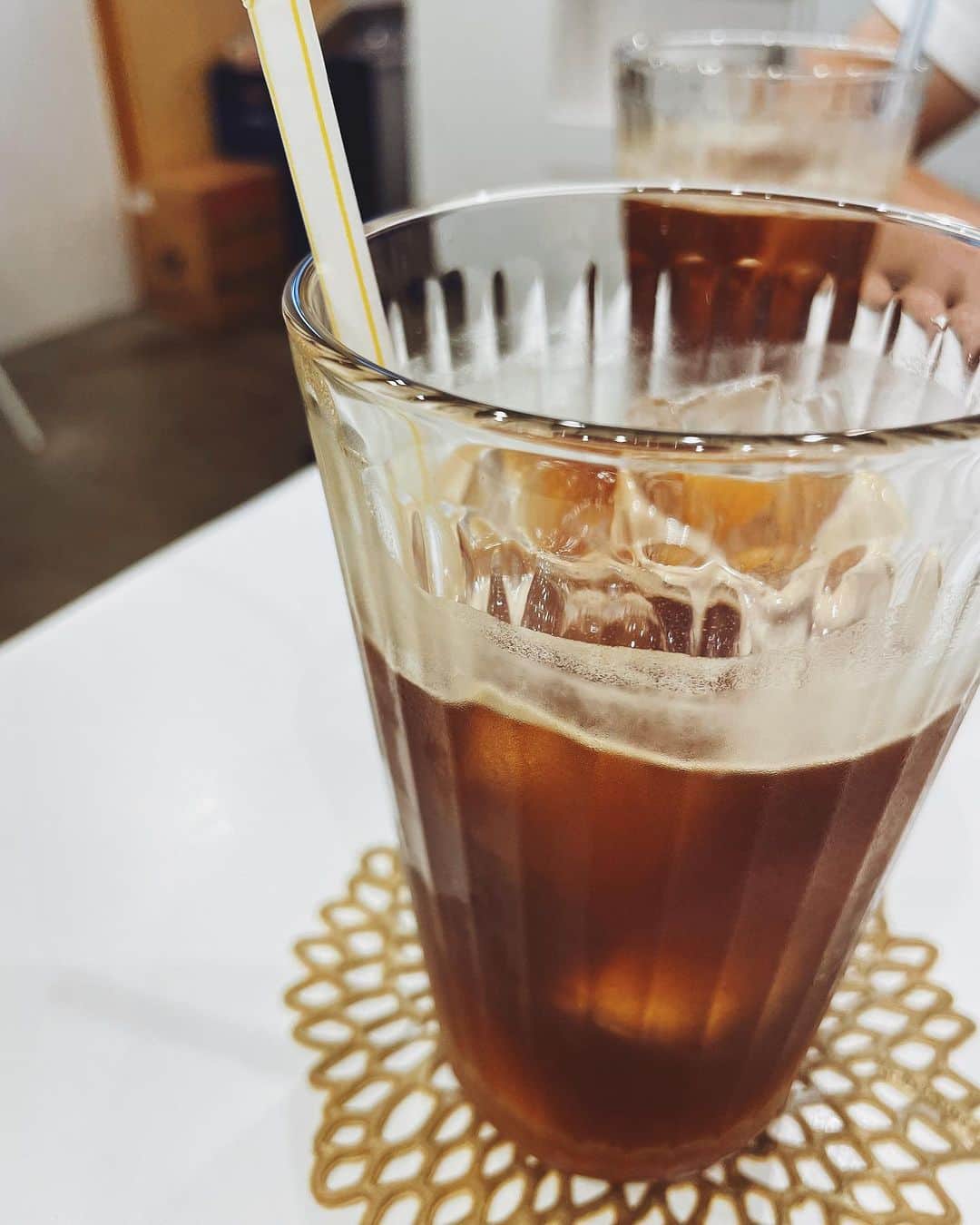 菊地舞美さんのインスタグラム写真 - (菊地舞美Instagram)「☕️ ________________________  ソフトクリームを別添えにしてくださる優しさ…🥺  少しずつ🤏涼しくなってきて いろんな人に会って 冒険の日々な👶🏻  お客さんにも可愛がってもらって 爆睡and重い… （母ちゃんの手は限界です。笑）  @itocoffeesendai りえさん、ありがとうございましたー❤️このソフトクリームの機械、家に欲しい🍦🤤 ——  #男の子ベビー #男の子ママ #baby #babyboy #2ヶ月 #産後ダイエット #産後ケア #産後トレーニング #産後ピラティス」9月3日 13時52分 - maimi_kikuchi_reborn