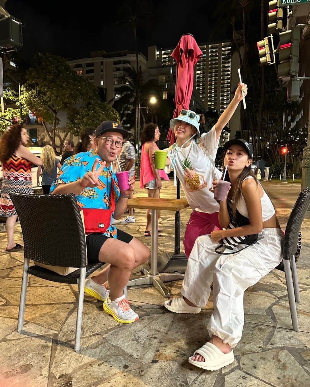 のインスタグラム：「みちょぱとFUWAちゃんもスムージーしたよ💖💖💖 ギャル会😍😍😍  #みちょぱ #フワちゃん  #ハワイ #hawaii  #有吉の夏休み  #スムージー」