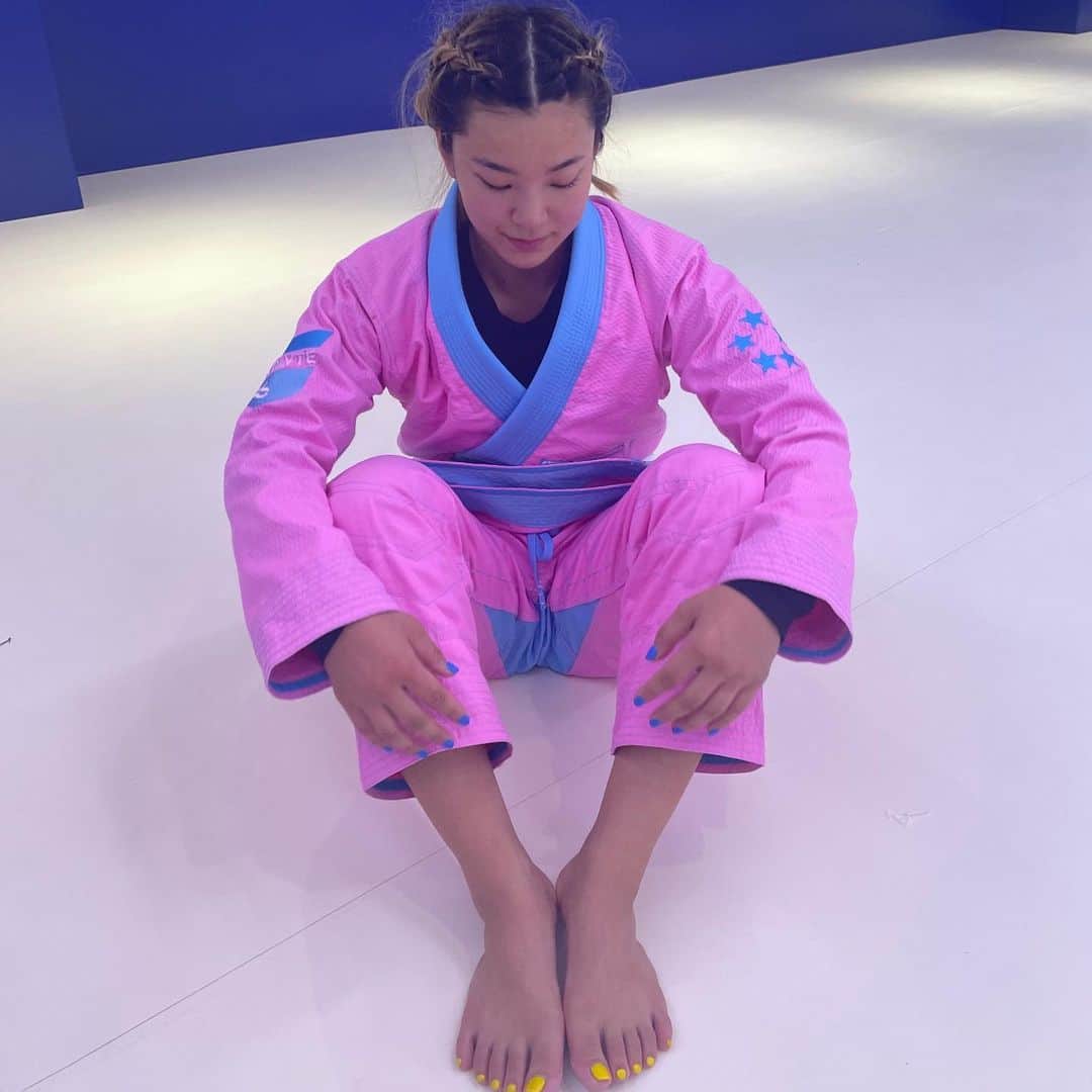 のインスタグラム：「. . 🩷💙💛」