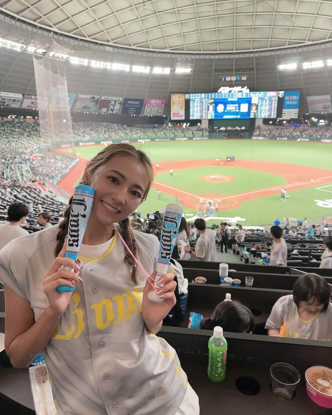 近藤みやびのインスタグラム：「昨日は #ベルーナドーム 野球観戦⚾️  まさかのオリエンタルバイオday❤️💚 偶然すぎた🤍🤍  試合は負けちゃったけどオードリーの春日さんがテレビの企画で購入した熊手もみれた🤣🤣🤣  スポーツは現地観戦が一番☝️  #野球 #所沢 #埼玉 #近藤みやび #西武ライオンズ #熊手 #野球観戦」