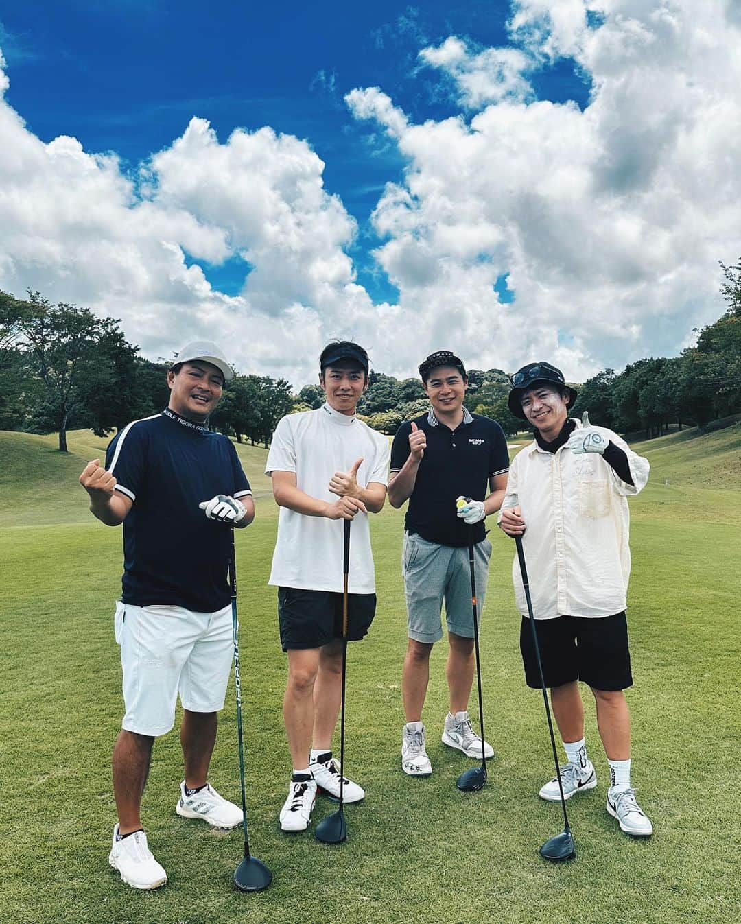 黄皓さんのインスタグラム写真 - (黄皓Instagram)「芸人のお兄様方とゴルフ⛳️🏌️‍♂️ みんなうますぎて、面白すぎて、喋りすぎてラウンドに集中できてない笑  また勝負お願いします！！  ところで、藤森さん日焼け止め塗りすぎじゃないですか？笑」9月3日 14時20分 - haohaohaokun