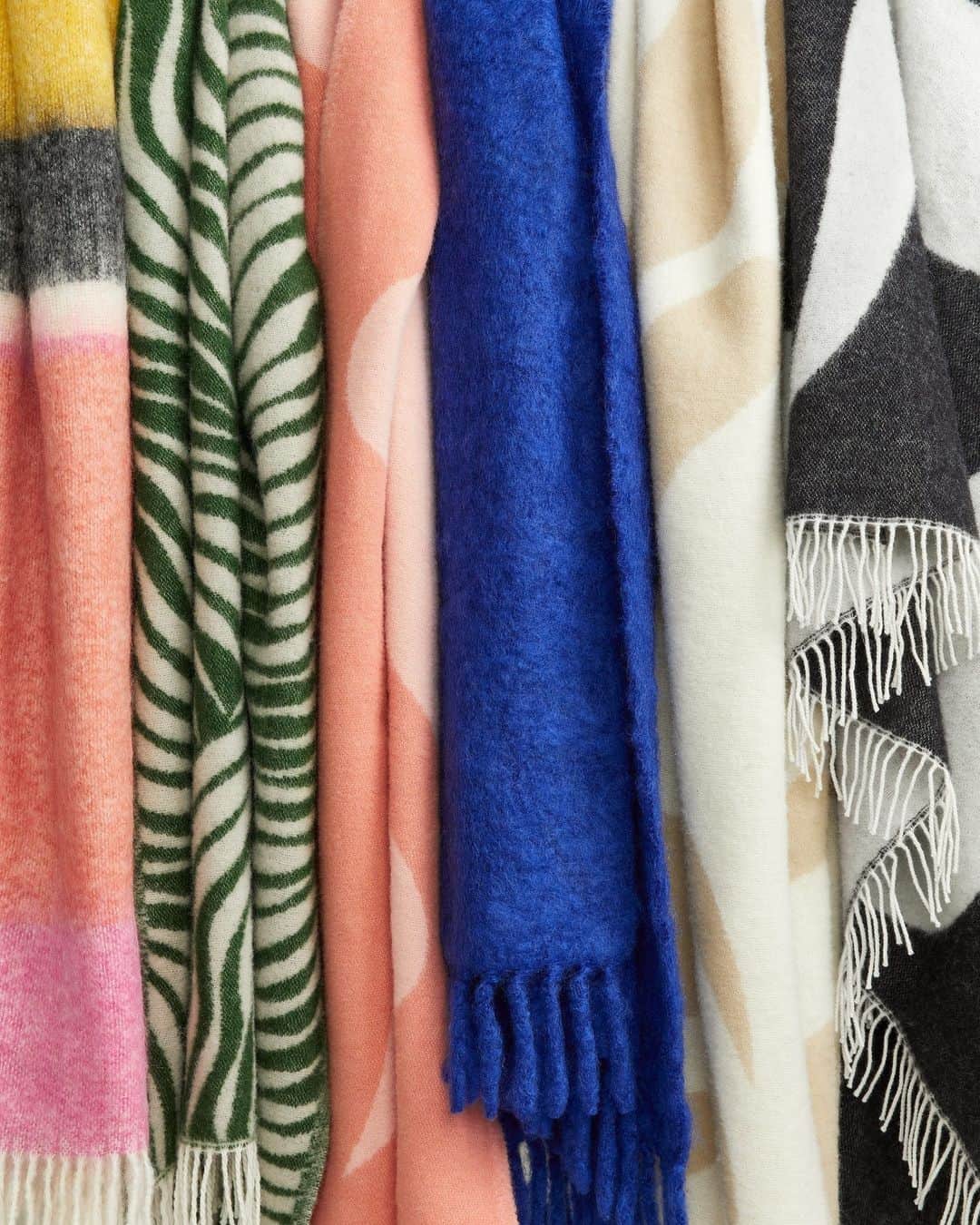 ARKETさんのインスタグラム写真 - (ARKETInstagram)「Discover ARKET's range of blankets, available in muted tones, bright colours or graphic motifs: link in bio. - #ARKET」9月3日 15時00分 - arketofficial