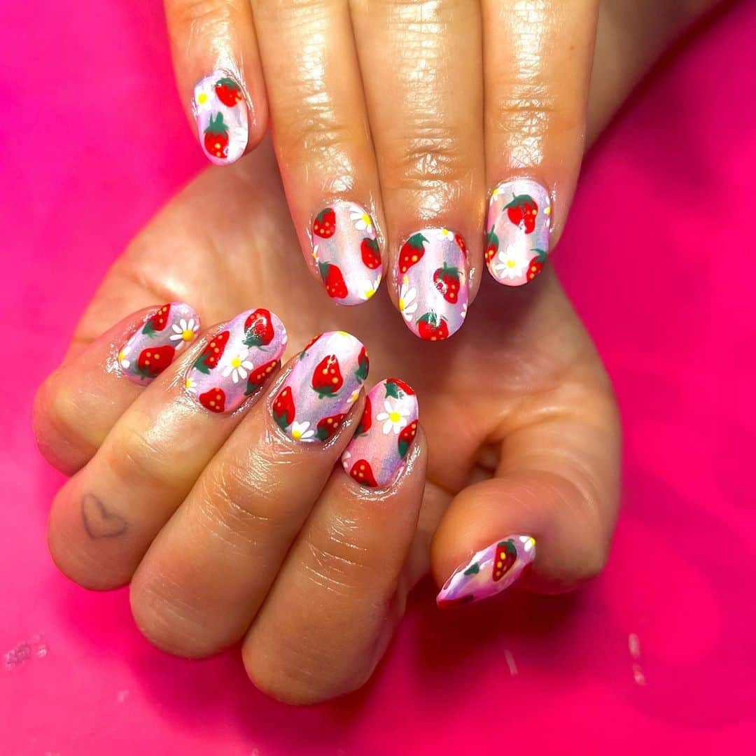 Britney TOKYOのインスタグラム：「Strawberry glazed🍓✨ @trixystarr   #strawberryglaze」