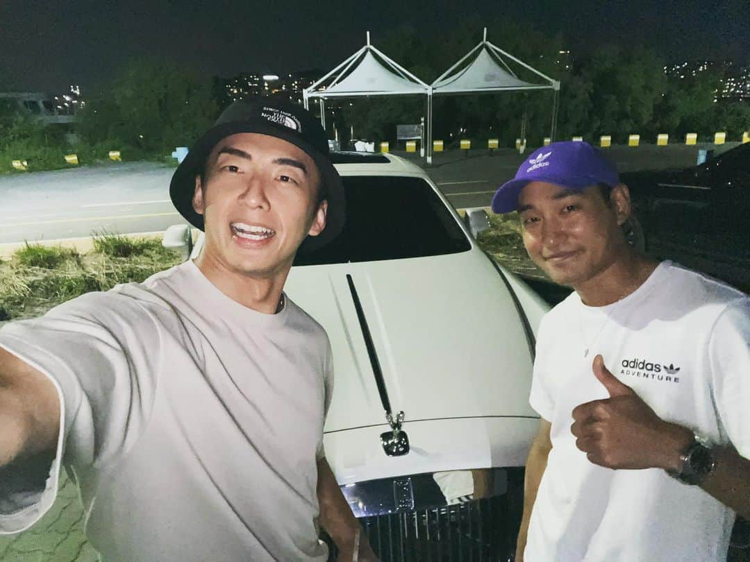 徳南堅太のインスタグラム：「정환이형이랑 함께 즐거운 드라이브🏎️  여러곳에 데려다줘서 고마워요🌃 @masterkim5926   #漢江 #국수 #drive」